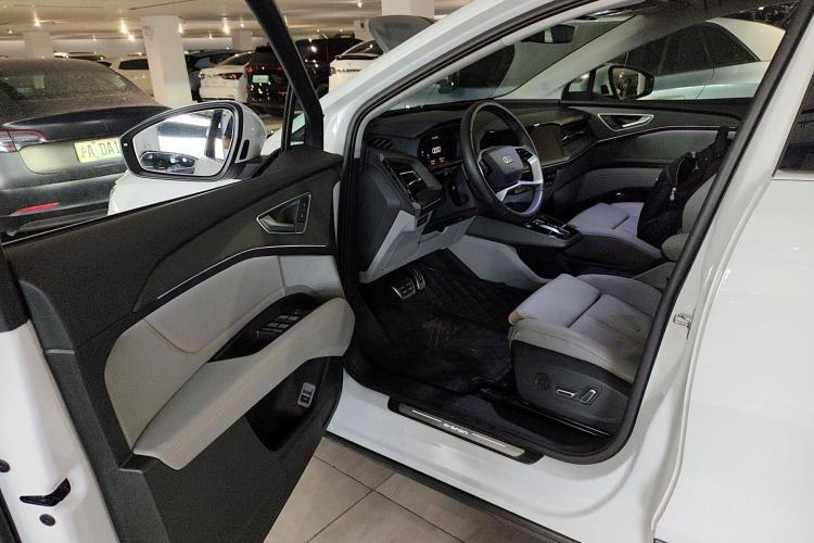 Used Audi Q5 e-tron 2022 40 e-tron Starry Edition Luxury Package Interior 3
