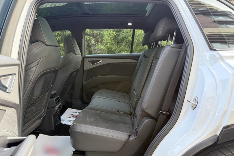 Used Audi Q5 e-tron 2022 40 e-tron Starlight Edition Mech Kit Interior 3