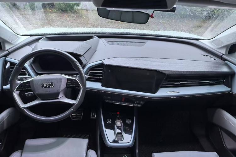 Used Audi Q5 e-tron 2022 40 e-tron Starlight Edition Mech Kit Interior 4