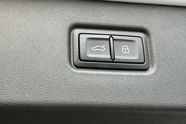 Used Audi Q5 e-tron 2022 40 e-tron Starry Edition Luxury Package Interior 4