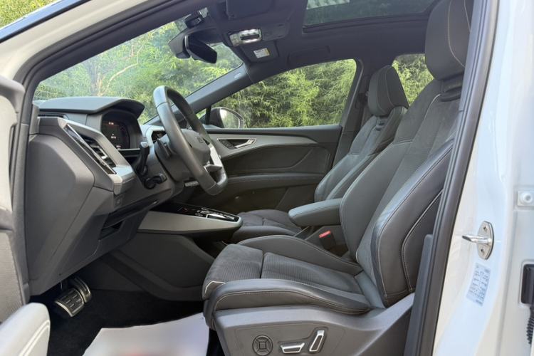 Used Audi Q5 e-tron 2022 40 e-tron Starlight Edition Mech Kit Interior 4