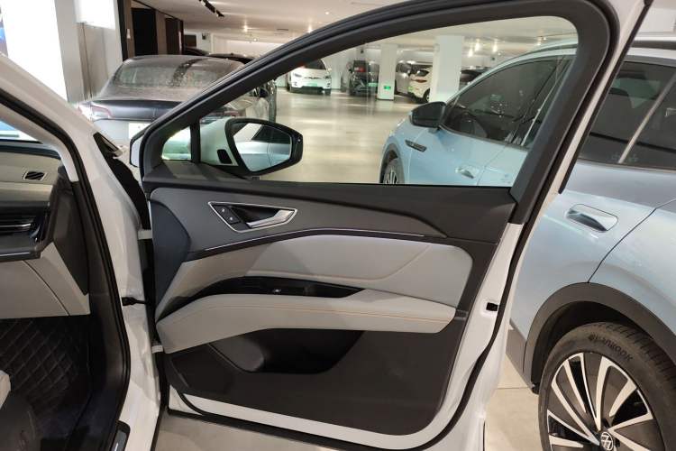Used Audi Q5 e-tron 2022 40 e-tron Starry Edition Luxury Package Interior 5