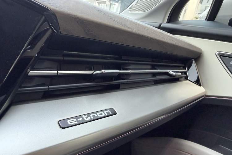 Used Audi Q5 e-tron 2022 40 e-tron Starry Edition Luxury Package Interior 6
