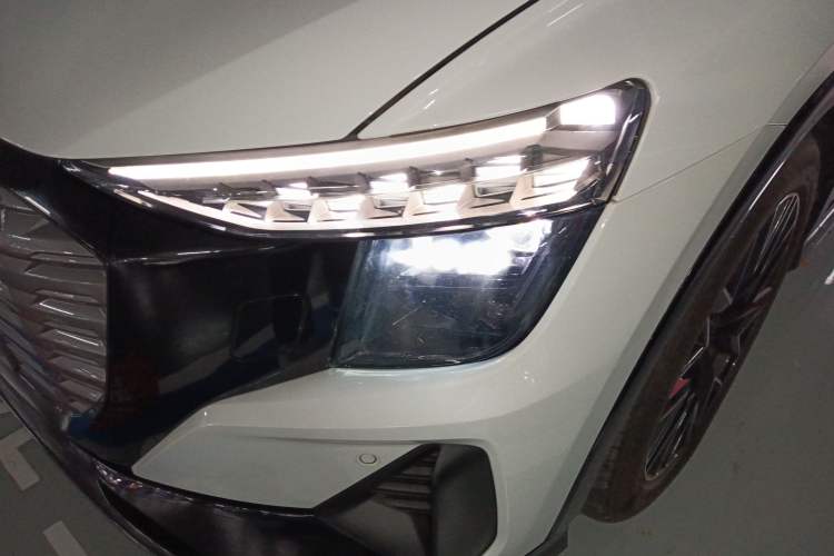 Used Audi Q5 e-tron 2022 40 e-tron Starlight Edition Mech Kit Left Front Headlight