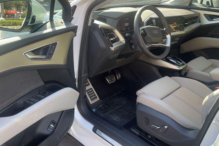 Used Audi Q5 e-tron 2022 40 e-tron Starry Edition Luxury Package Left Front Seat