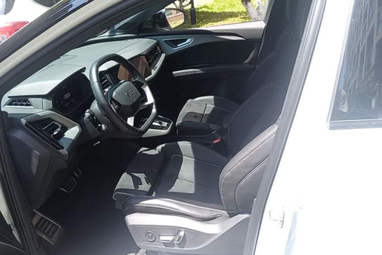 Used Audi Q5 e-tron 2022 40 e-tron Starlight Edition Mech Kit Left Front Seat