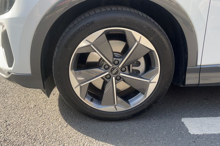 Used Audi Q5 e-tron 2022 40 e-tron Starry Edition Luxury Package Left Front Wheel Hub