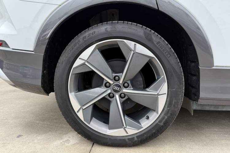 Used Audi Q5 e-tron 2022 40 e-tron Starry Edition Luxury Package Left Front Wheel Hub