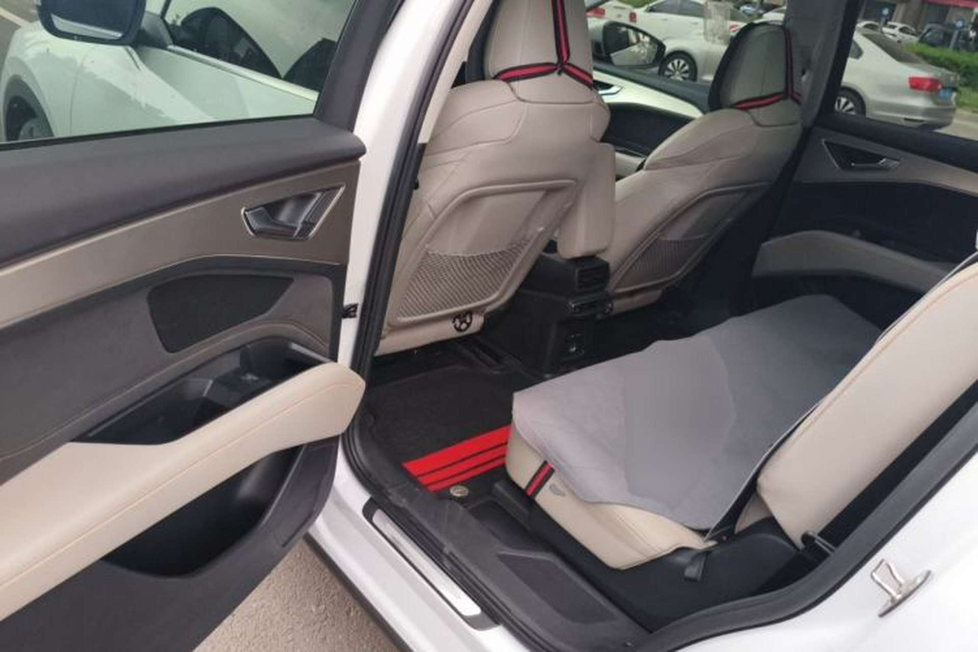 Used Audi Q5 e-tron 2022 40 e-tron Starry Edition Luxury Package Left Rear Seat