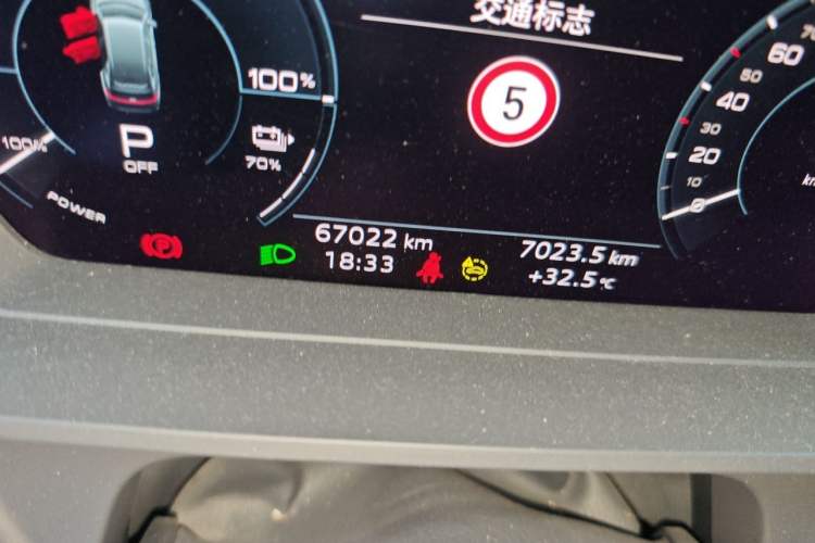 Used Audi Q5 e-tron 2022 40 e-tron Starlight Edition Mech Kit Odometer Close Up