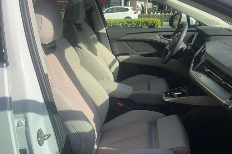 Used Audi Q5 e-tron 2022 40 e-tron Starry Edition Luxury Package Right Front Seat