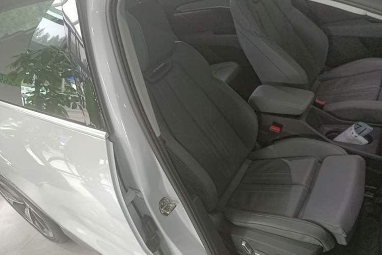 Used Audi Q5 e-tron 2022 40 e-tron Starry Edition Luxury Package Right Front Seat