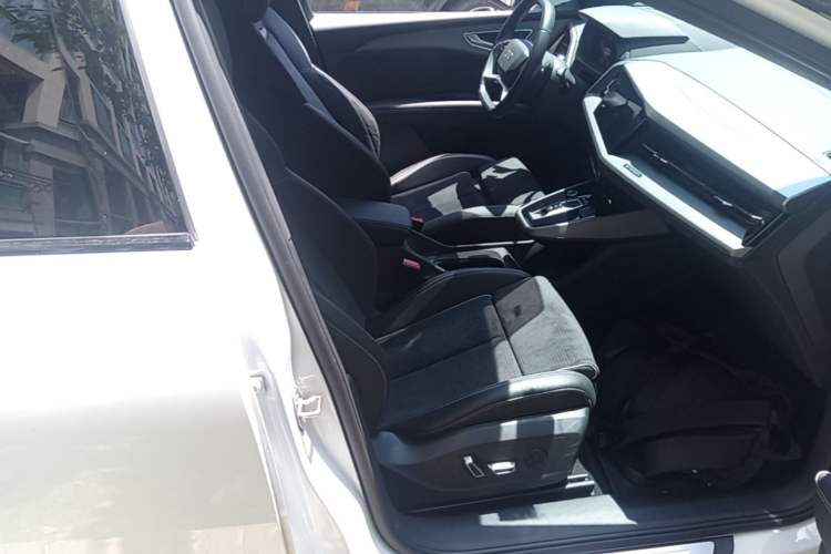 Used Audi Q5 e-tron 2022 40 e-tron Starlight Edition Mech Kit Right Front Seat