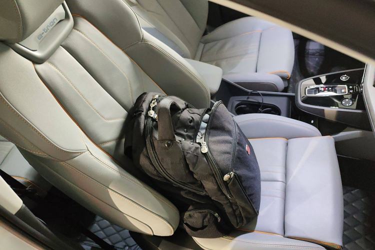 Used Audi Q5 e-tron 2022 40 e-tron Starry Edition Luxury Package Right Front Seat