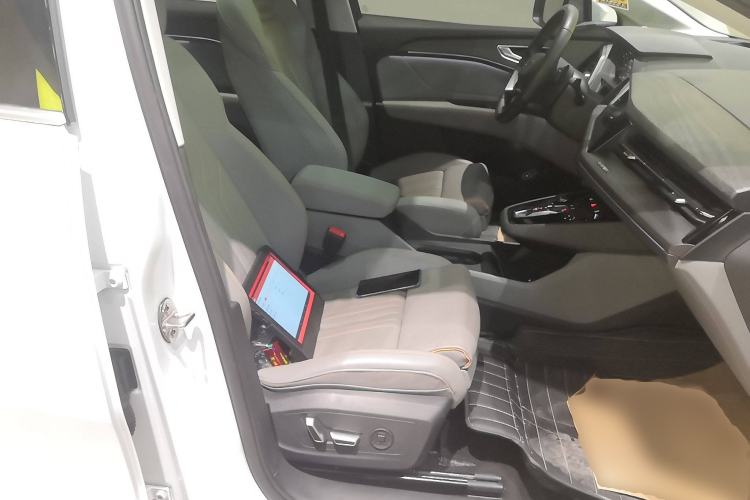 Used Audi Q5 e-tron 2022 40 e-tron Starry Edition Luxury Package Right Front Seat