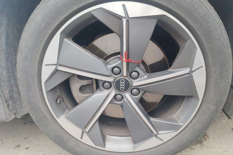 Used Audi Q5 e-tron 2022 40 e-tron Starry Edition Luxury Package Right Front Wheel Hub