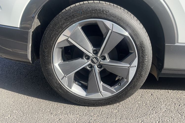 Used Audi Q5 e-tron 2022 40 e-tron Starry Edition Luxury Package Right Rear Wheel Hub