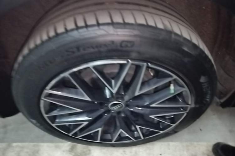 Used Audi Q5 e-tron 2022 40 e-tron Starry Edition Luxury Package Right Rear Wheel Hub