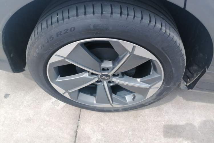 Used Audi Q5 e-tron 2022 40 e-tron Starry Edition Luxury Package Right Rear Wheel Hub