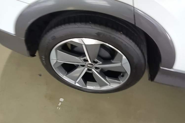 Used Audi Q5 e-tron 2022 40 e-tron Starry Edition Luxury Package Right Rear Wheel Hub