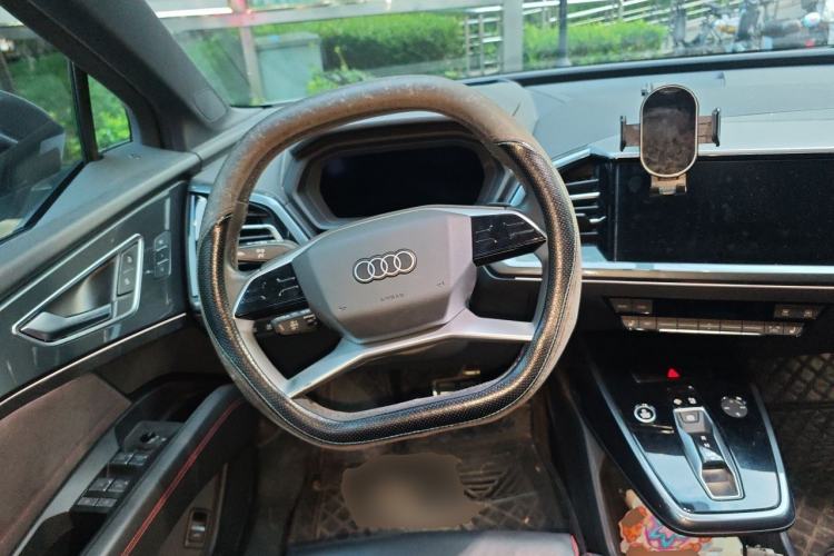 Used Audi Q5 e-tron 2022 40 e-tron Starlight Edition Mech Kit Steering Wheel