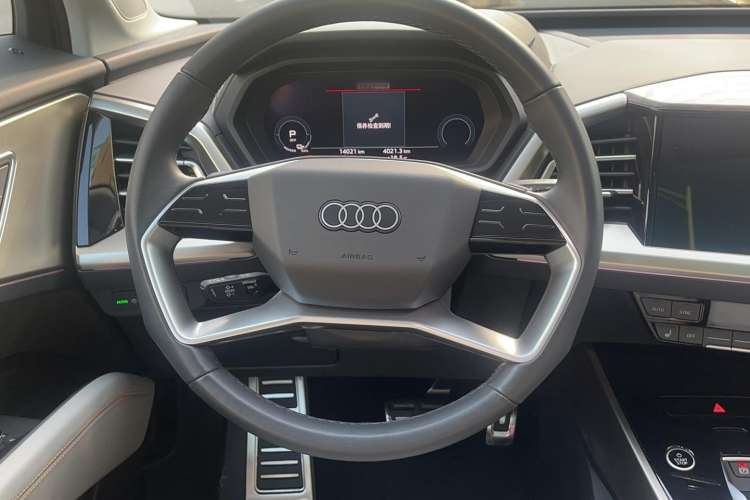 Used Audi Q5 e-tron 2022 40 e-tron Starry Edition Luxury Package Steering Wheel