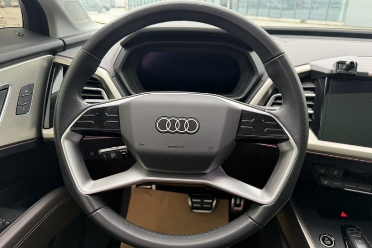 Used Audi Q5 e-tron 2022 50 e-tron quattro Glory Edition Elegant Suit Steering Wheel