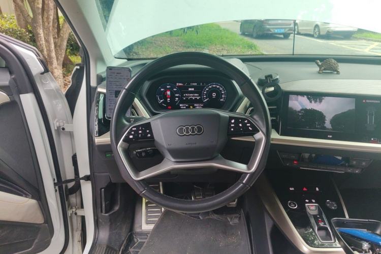 Used Audi Q5 e-tron 2022 40 e-tron Starry Edition Luxury Package Steering Wheel