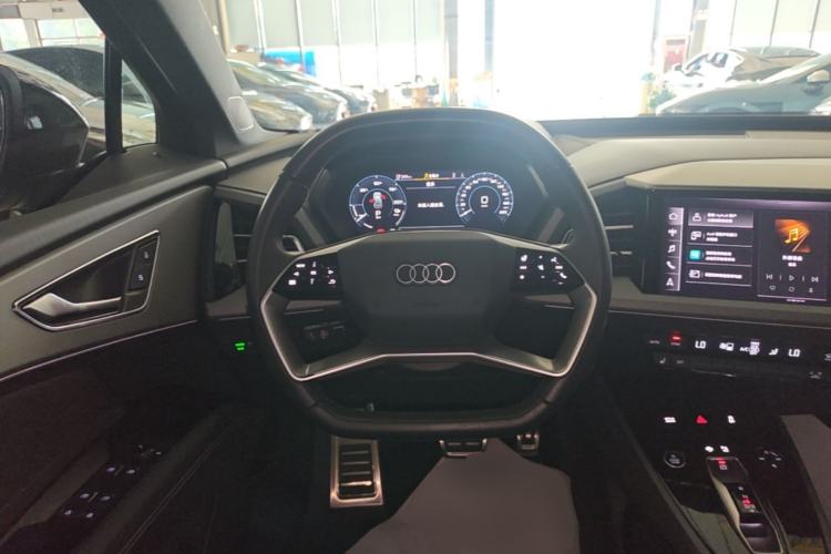 Used Audi Q5 e-tron 2022 40 e-tron Starlight Edition Mech Kit Steering Wheel