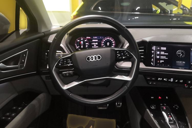 Used Audi Q5 e-tron 2022 40 e-tron Starry Edition Luxury Package Steering Wheel