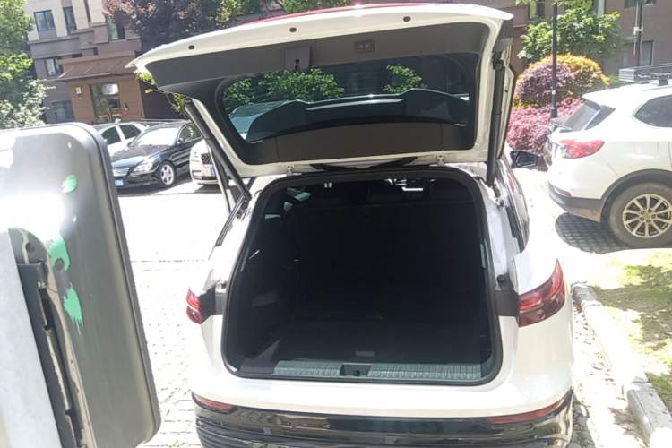 Used Audi Q5 e-tron 2022 40 e-tron Starlight Edition Mech Kit Trunk