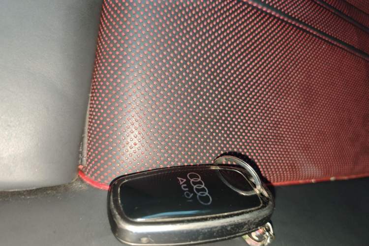 Used Audi Q5 e-tron 2022 40 e-tron Starlight Edition Mech Kit Vehicle Key