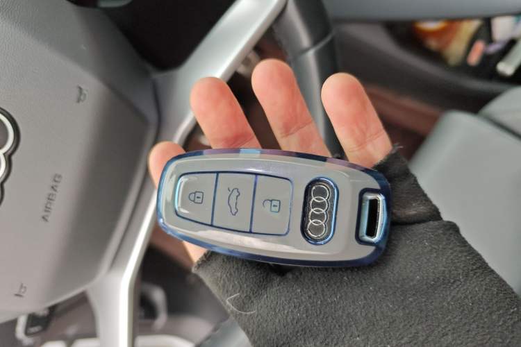 Used Audi Q5 e-tron 2022 40 e-tron Starry Edition Luxury Package Vehicle Key
