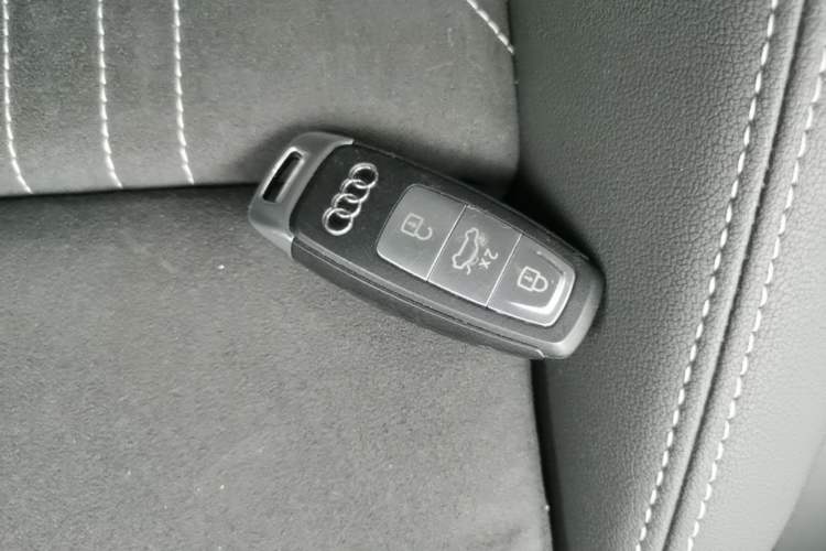 Used Audi Q5 e-tron 2022 40 e-tron Starlight Edition Mech Kit Vehicle Key