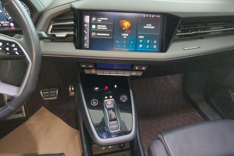 Used Audi Q5 e-tron 2023 40 e-tron Shining Edition Mecha Kit Audio And AC Panel