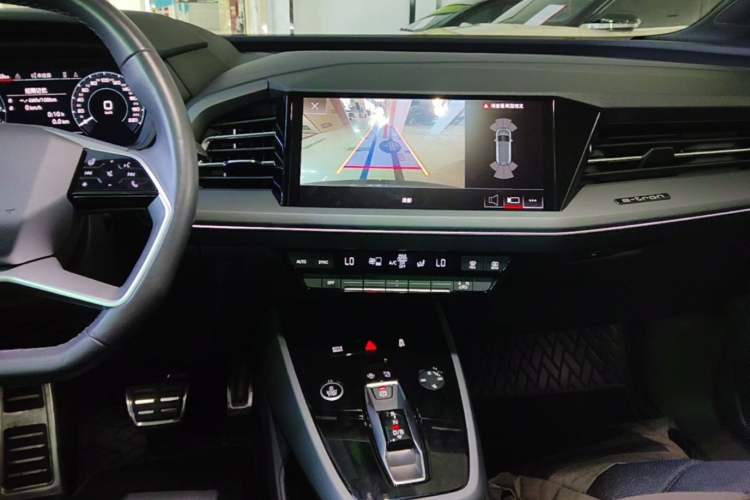 Used Audi Q5 e-tron 2023 40 e-tron Shining Edition Mecha Kit Audio And AC Panel