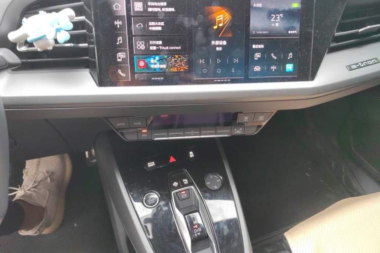 Used Audi Q5 e-tron 2023 40 e-tron Shining Edition Mecha Kit Audio And AC Panel