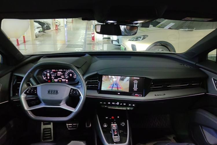 Used Audi Q5 e-tron 2023 40 e-tron Shining Edition Mecha Kit Center Console