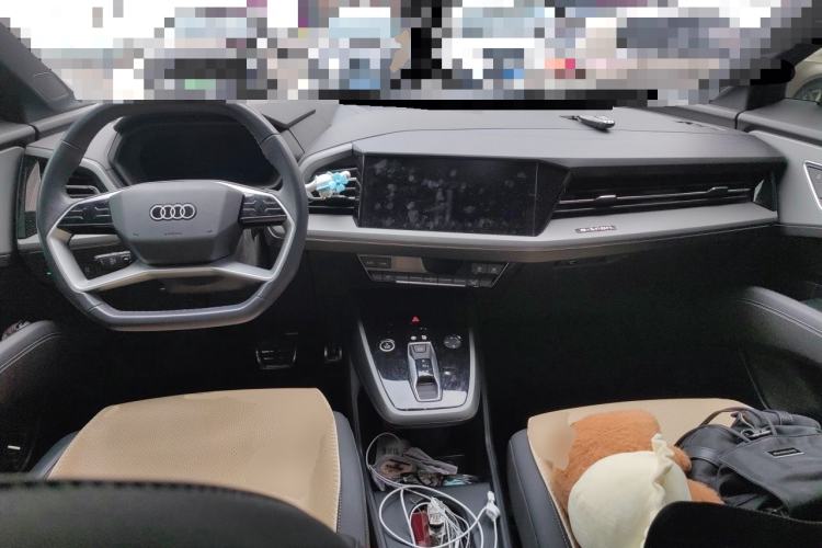Used Audi Q5 e-tron 2023 40 e-tron Shining Edition Mecha Kit Center Console
