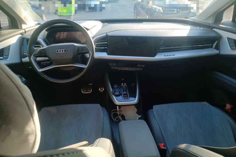 Used Audi Q5 e-tron 2023 40 e-tron Shining Edition Brocade Suit Center Console