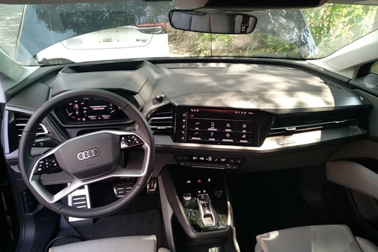 Used Audi Q5 e-tron 2023 40 e-tron Starry Edition Luxury Package Center Console