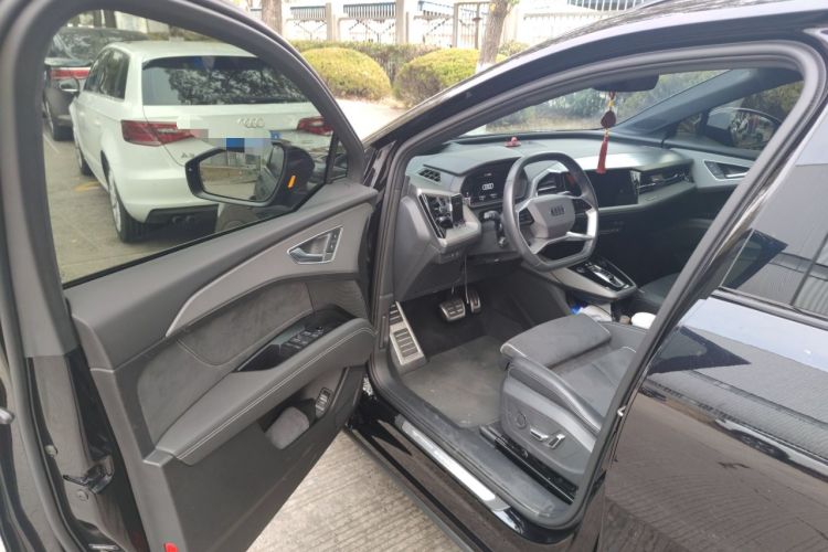 Used Audi Q5 e-tron 2023 40 e-tron Starry Edition Luxury Package Driver Seat