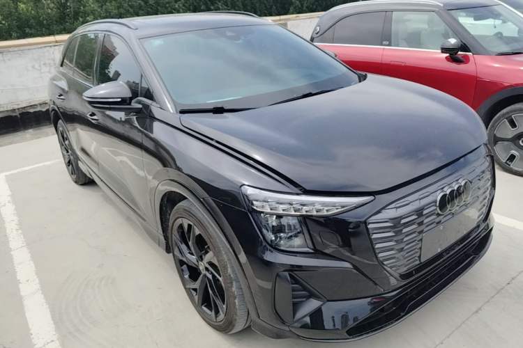 Used Audi Q5 e-tron 2023 40 e-tron Starry Edition Black Warrior Version Front Right 45 Deg