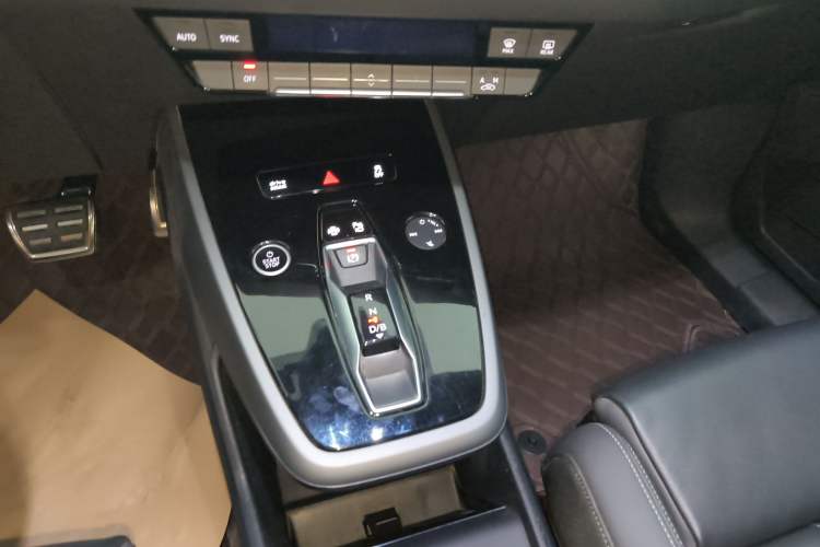 Used Audi Q5 e-tron 2023 40 e-tron Shining Edition Mecha Kit Gear Lever