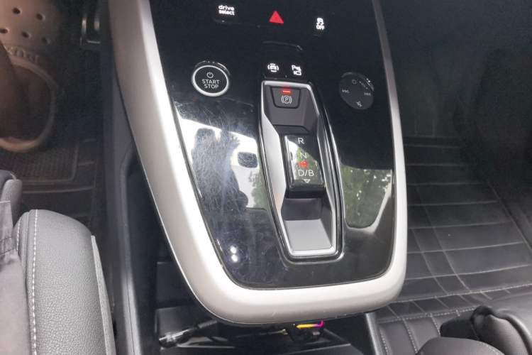 Used Audi Q5 e-tron 2023 40 e-tron Shining Edition Mecha Kit Gear Lever