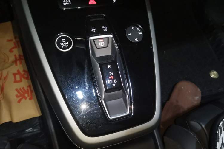 Used Audi Q5 e-tron 2023 40 e-tron Shining Edition Mecha Kit Gear Lever