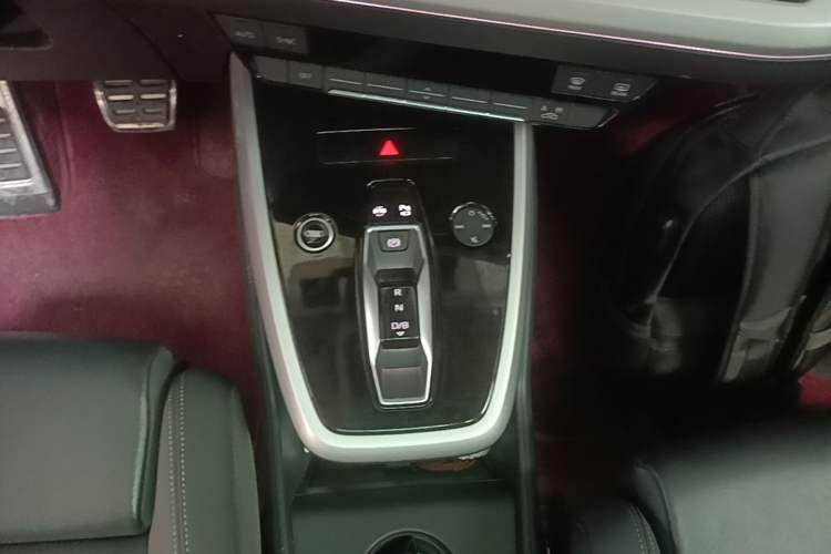 Used Audi Q5 e-tron 2023 40 e-tron Shining Edition Brocade Suit Gear Lever