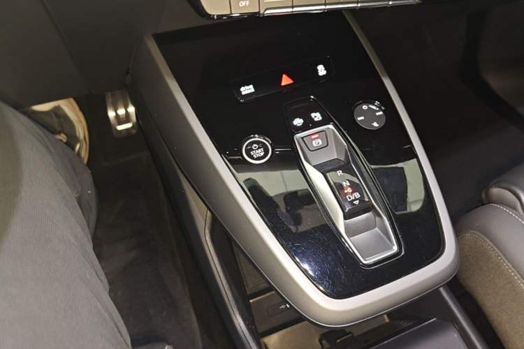 Used Audi Q5 e-tron 2023 40 e-tron Shining Edition Mecha Kit Gear Lever