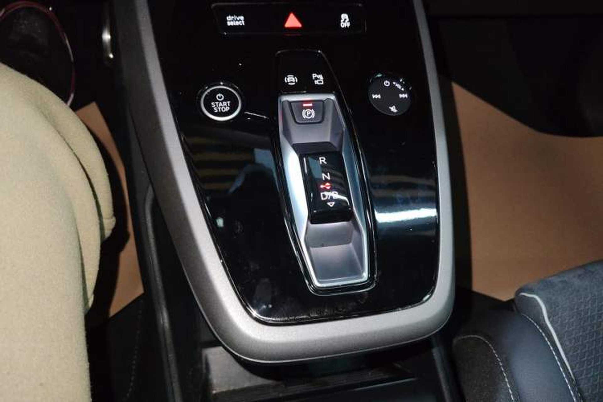 Used Audi Q5 e-tron 2023 40 e-tron Starry Edition Mecha Kit Gear Lever