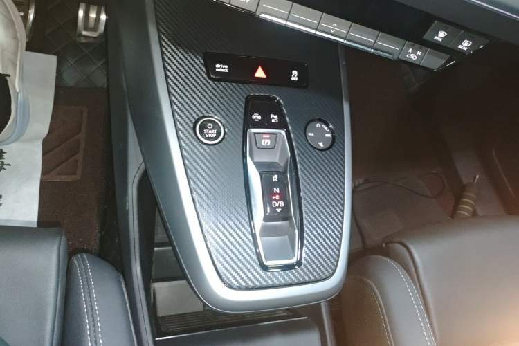 Used Audi Q5 e-tron 2023 40 e-tron Shining Edition Mecha Kit Gear Lever